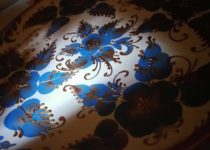 Тарелка из глины ручной работы голубая